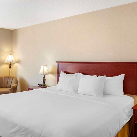 Quality Inn & Suites Edmonton International Airport Leduc Extérieur photo