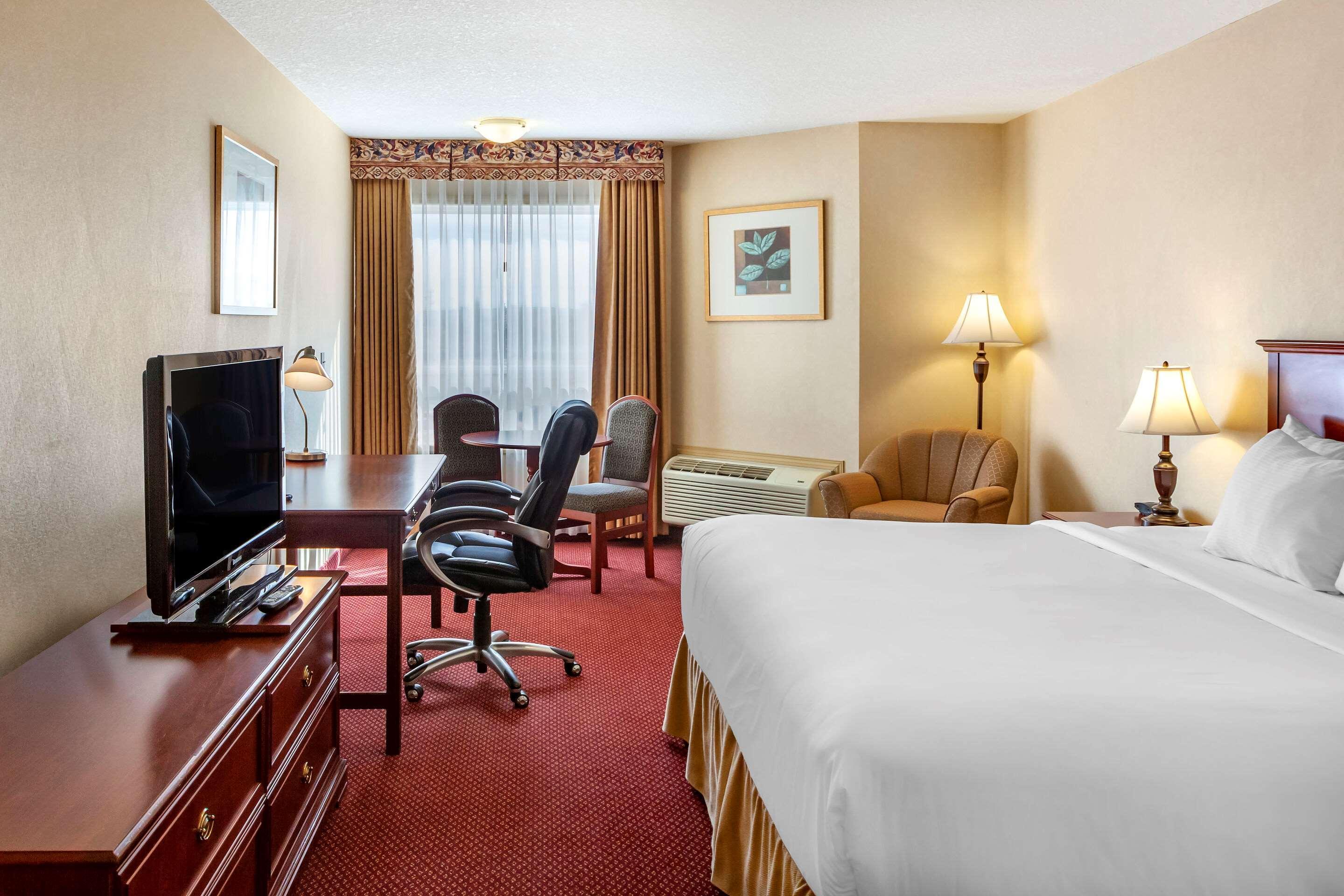 Quality Inn & Suites Edmonton International Airport Leduc Extérieur photo