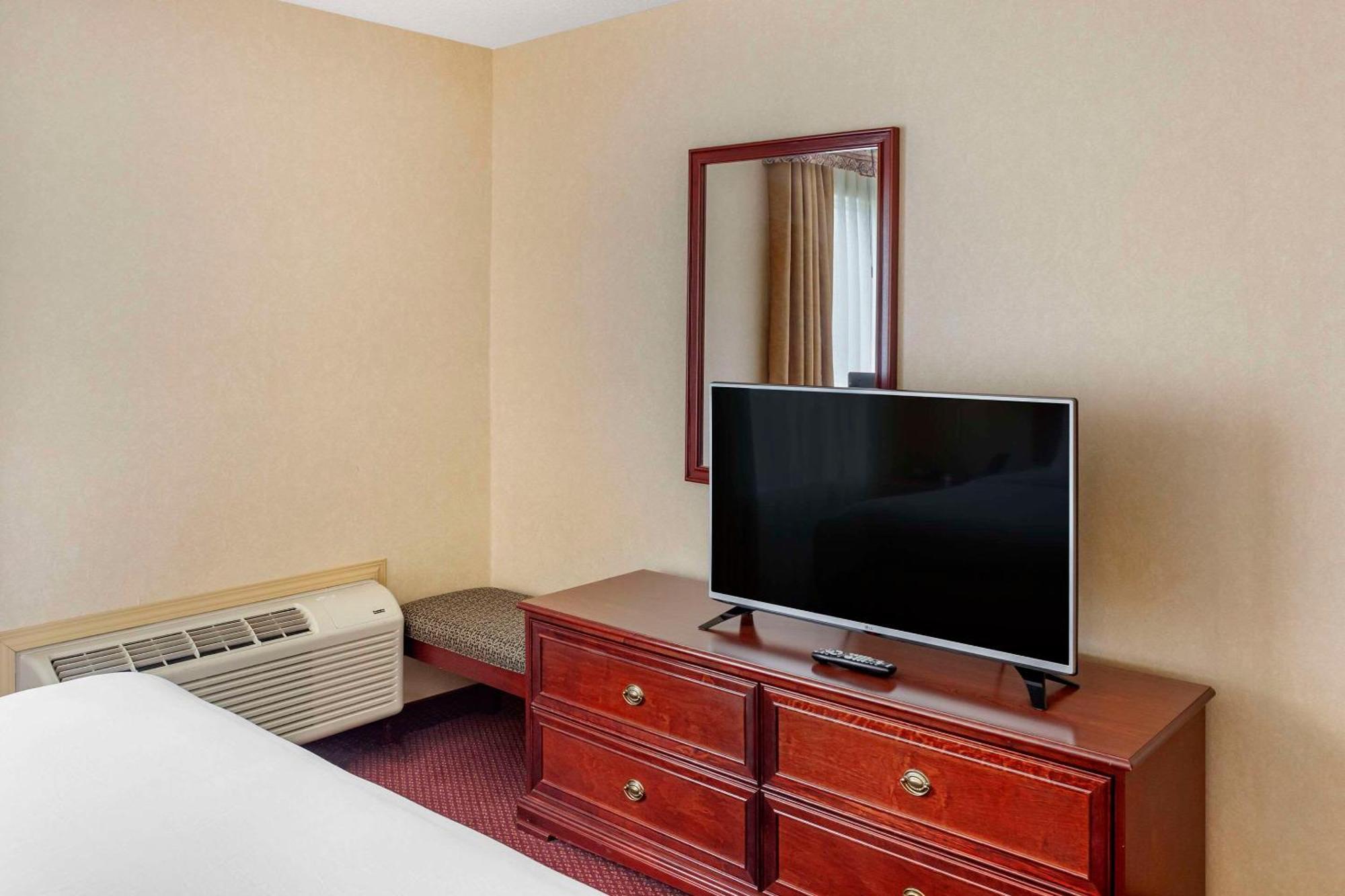 Quality Inn & Suites Edmonton International Airport Leduc Extérieur photo