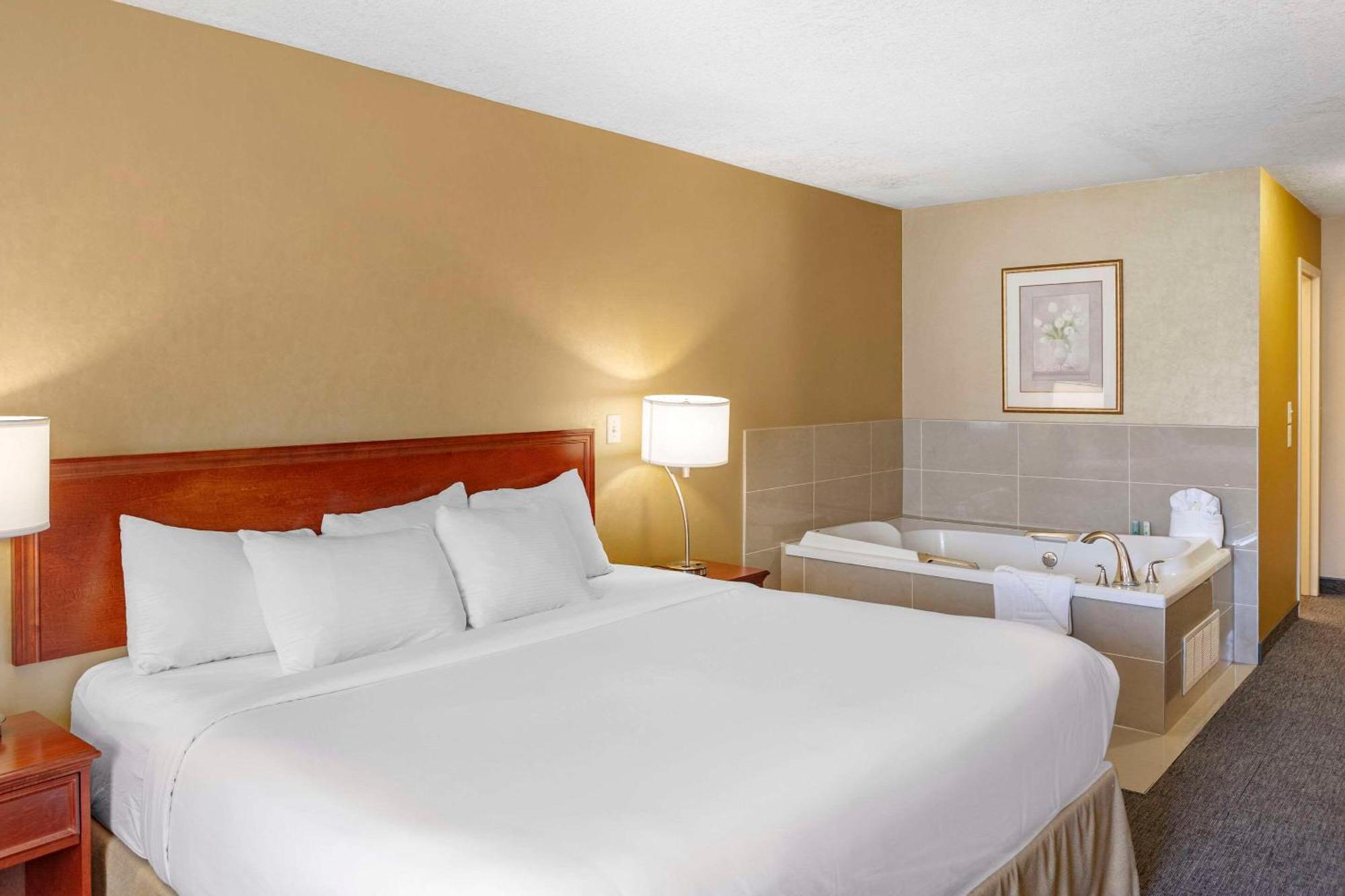 Quality Inn & Suites Edmonton International Airport Leduc Extérieur photo