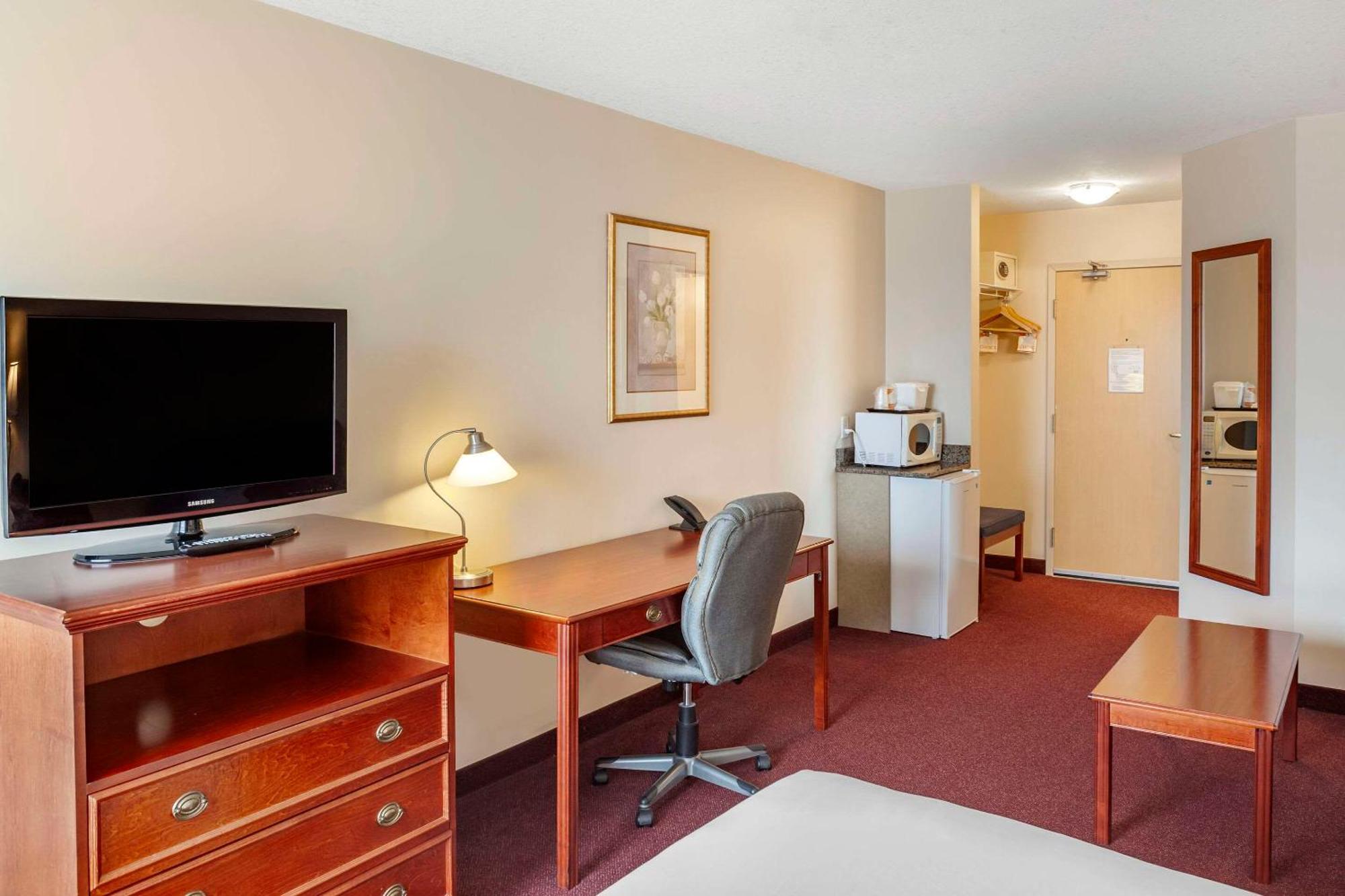 Quality Inn & Suites Edmonton International Airport Leduc Extérieur photo