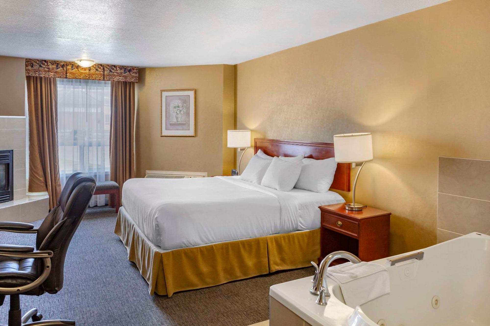 Quality Inn & Suites Edmonton International Airport Leduc Extérieur photo