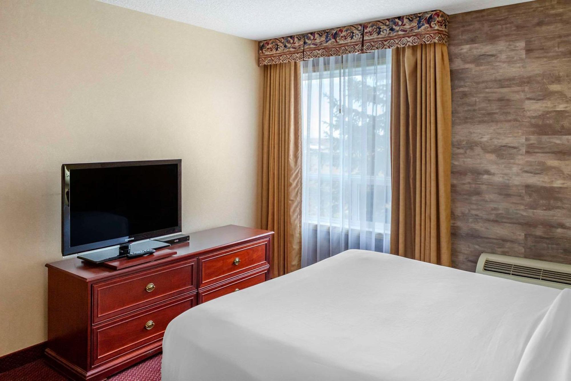 Quality Inn & Suites Edmonton International Airport Leduc Extérieur photo