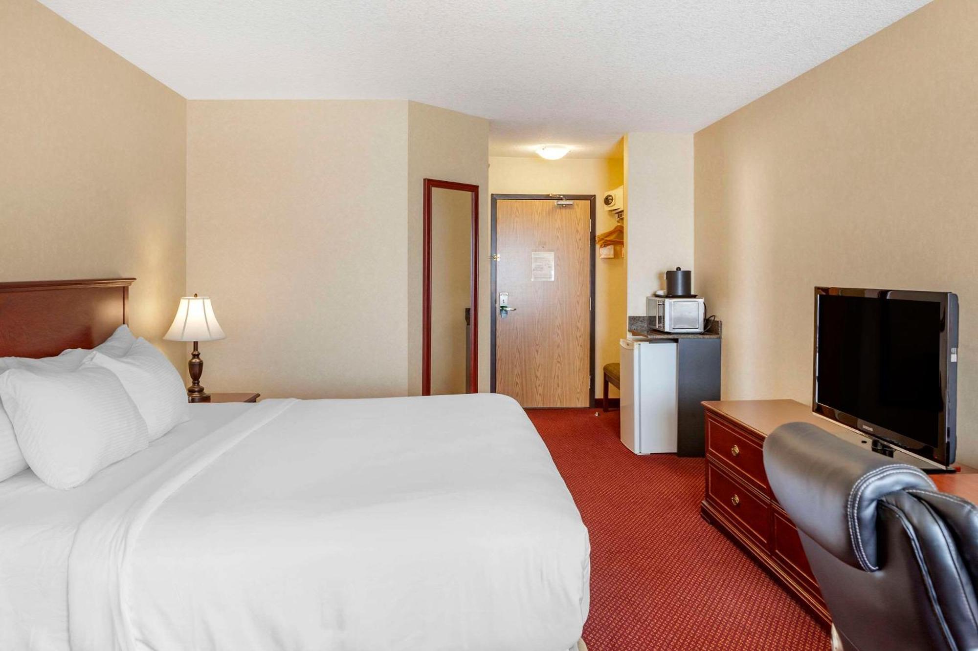 Quality Inn & Suites Edmonton International Airport Leduc Extérieur photo