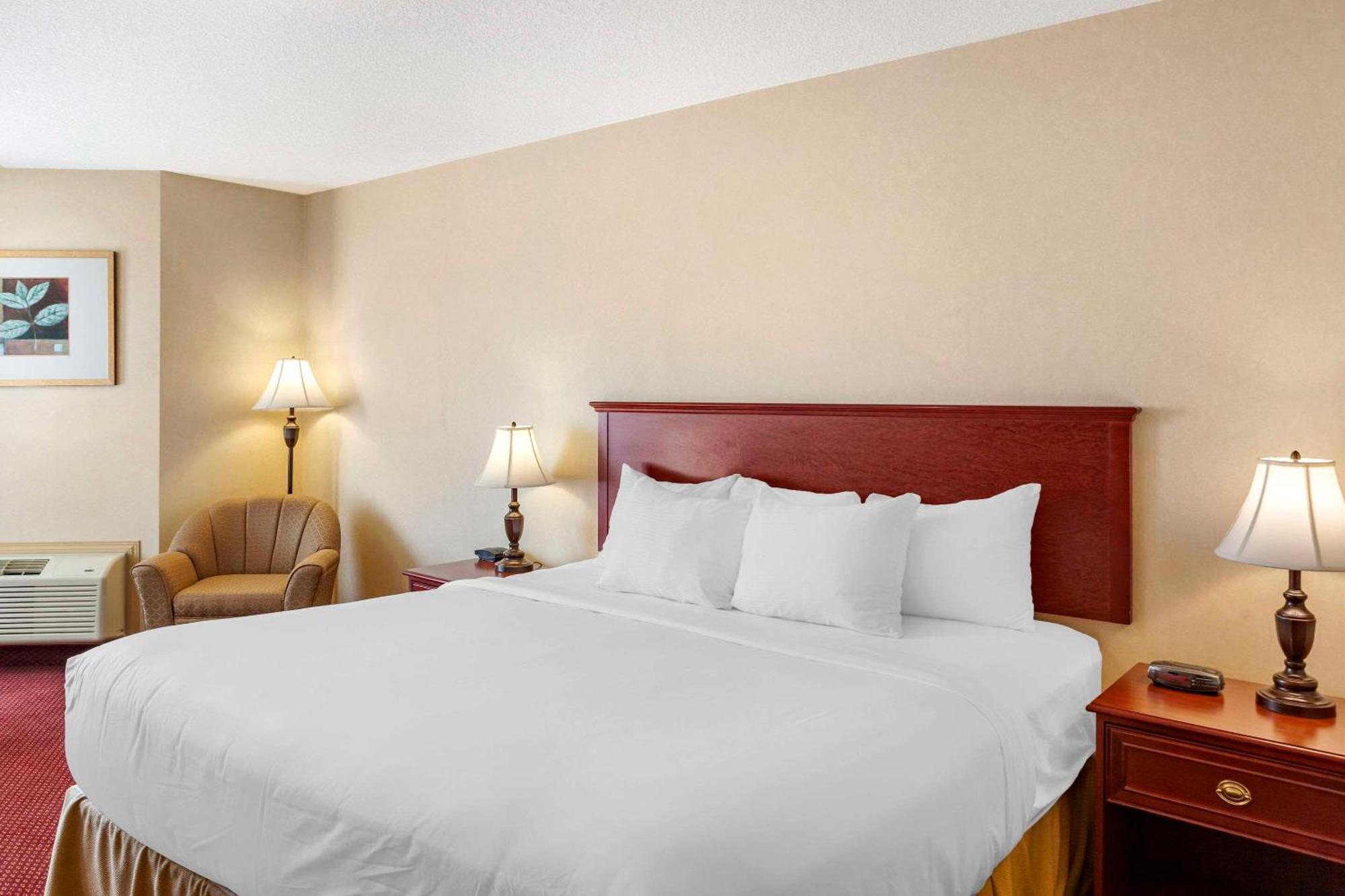 Quality Inn & Suites Edmonton International Airport Leduc Extérieur photo