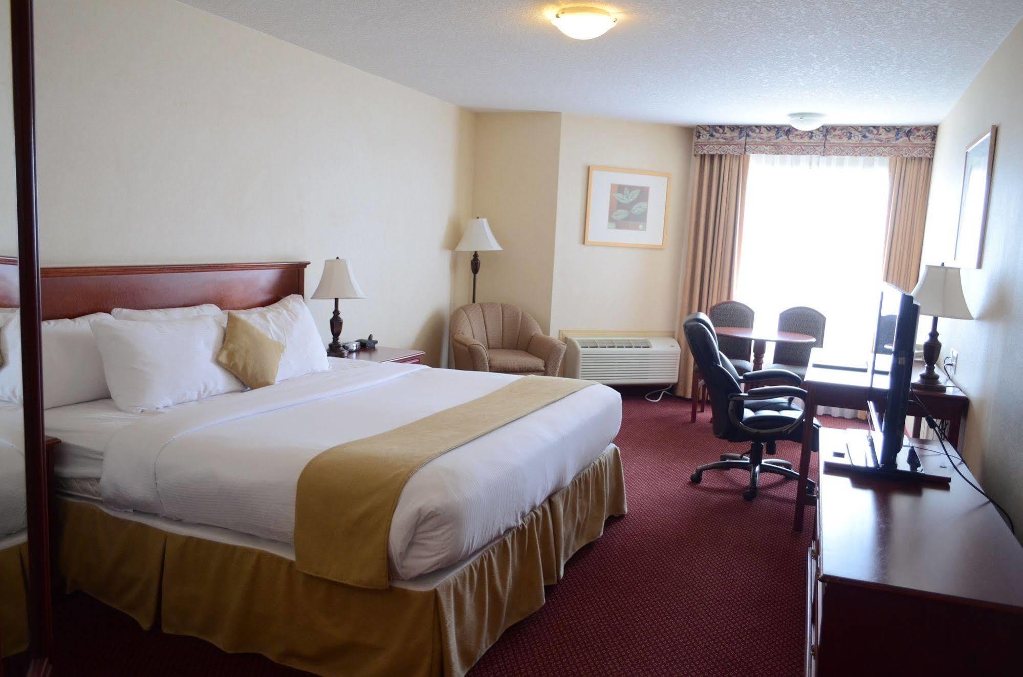 Quality Inn & Suites Edmonton International Airport Leduc Extérieur photo